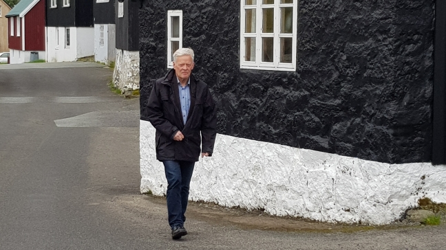 Nú skrivar hann bók um Njál